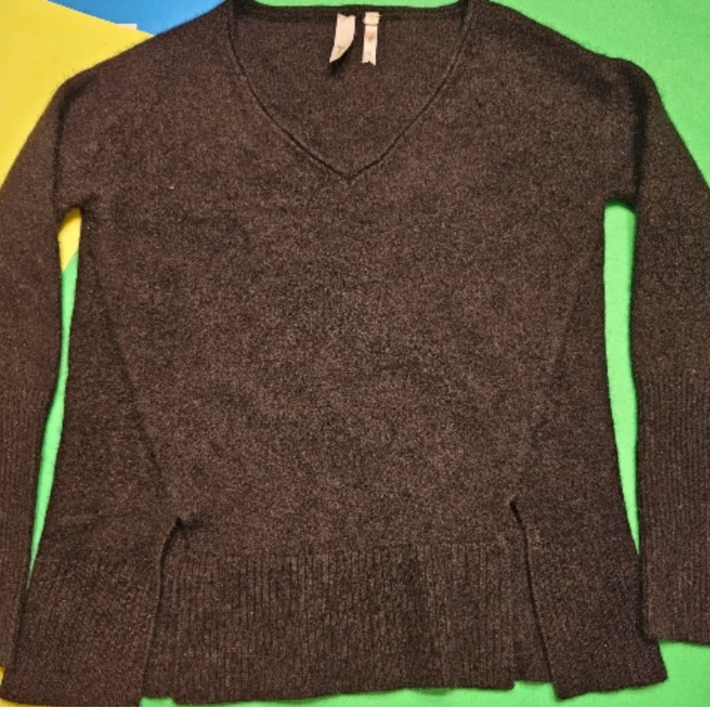 Wyatt 100% cashmere brown V neck sweater